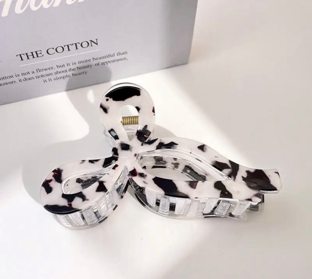 jumbo-leopard-print-bow-claw-clips