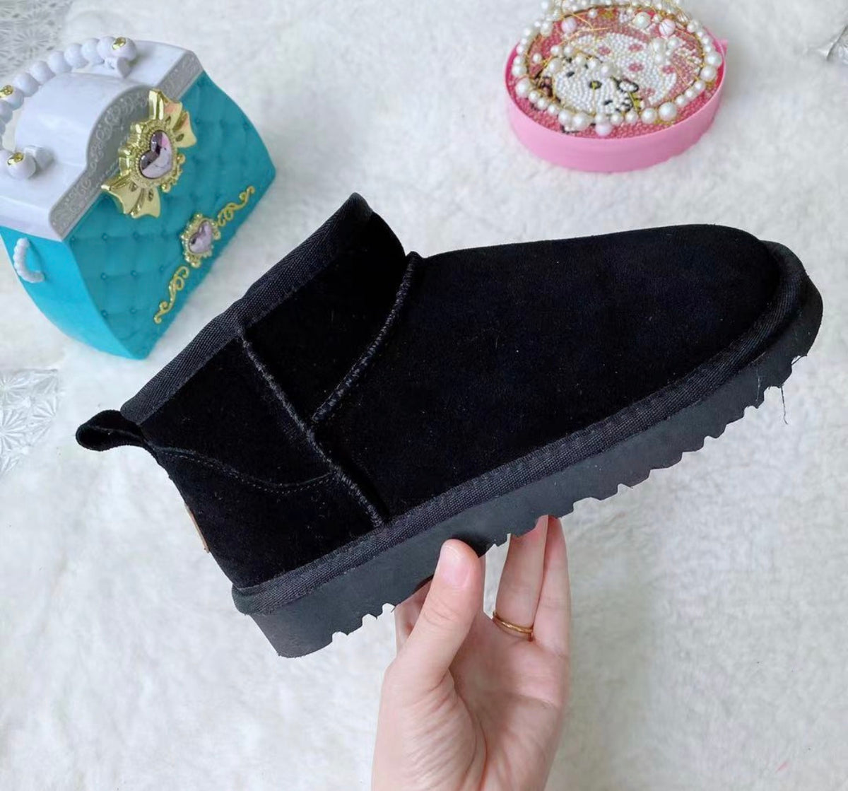 UGG