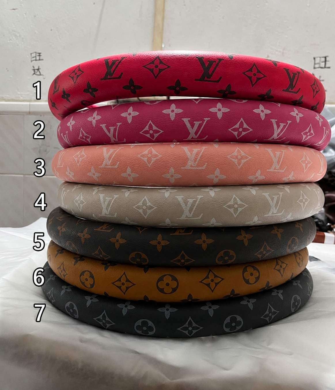 lv-steering-wheel-covers-1