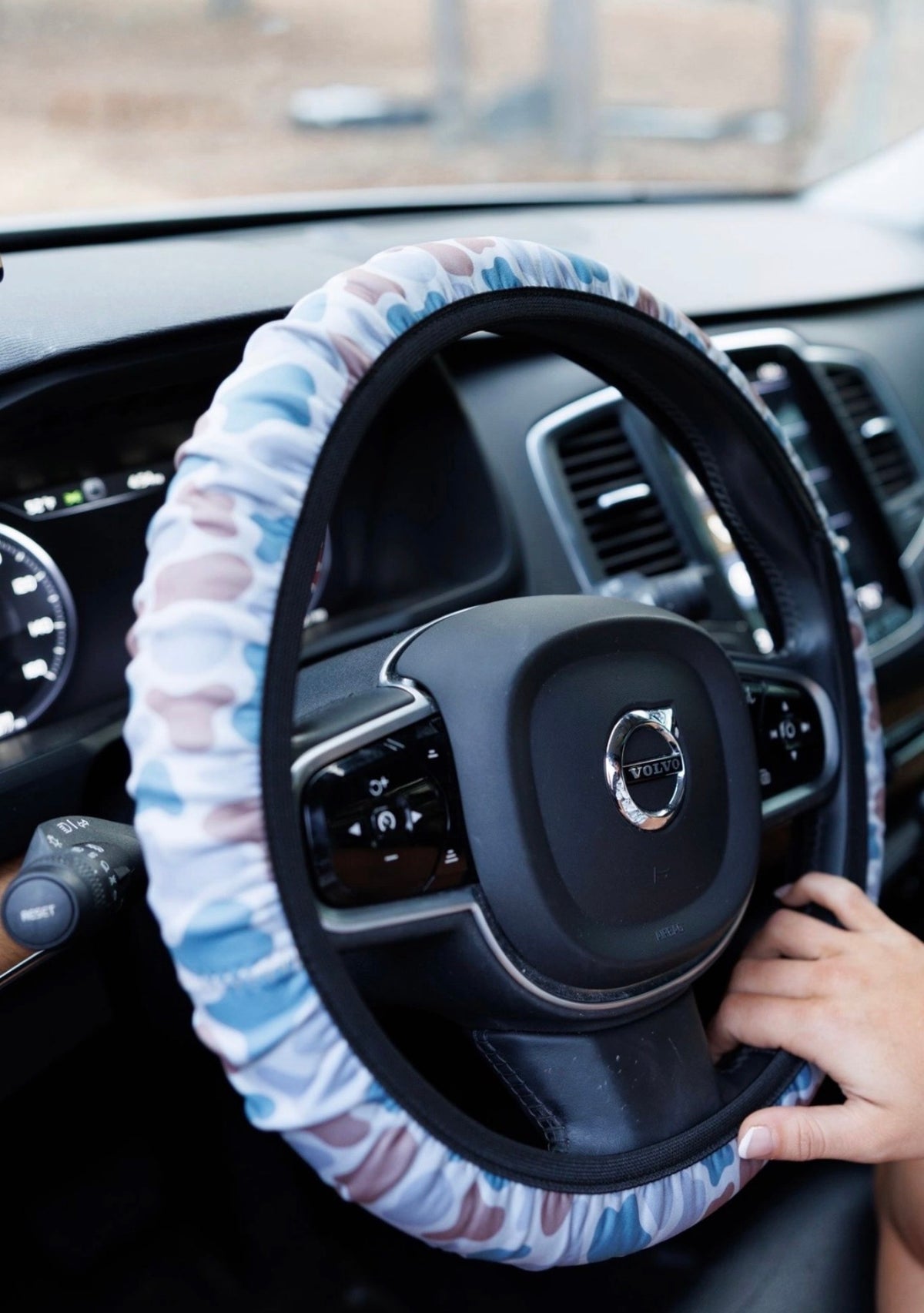 steering-wheel-cover