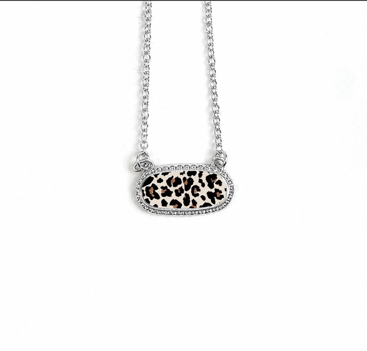 silver-pendent-necklaces