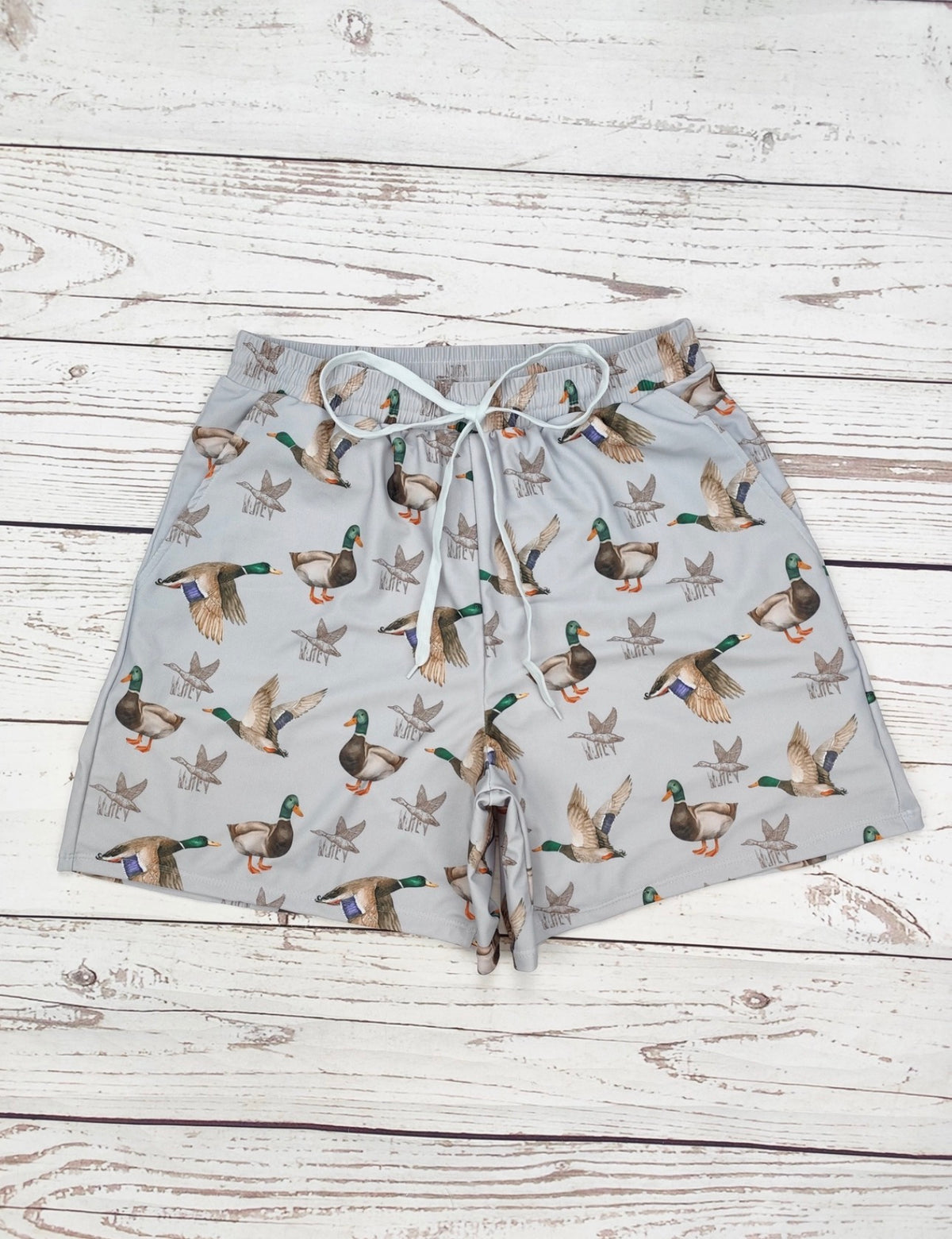 grey-mallard-print-short