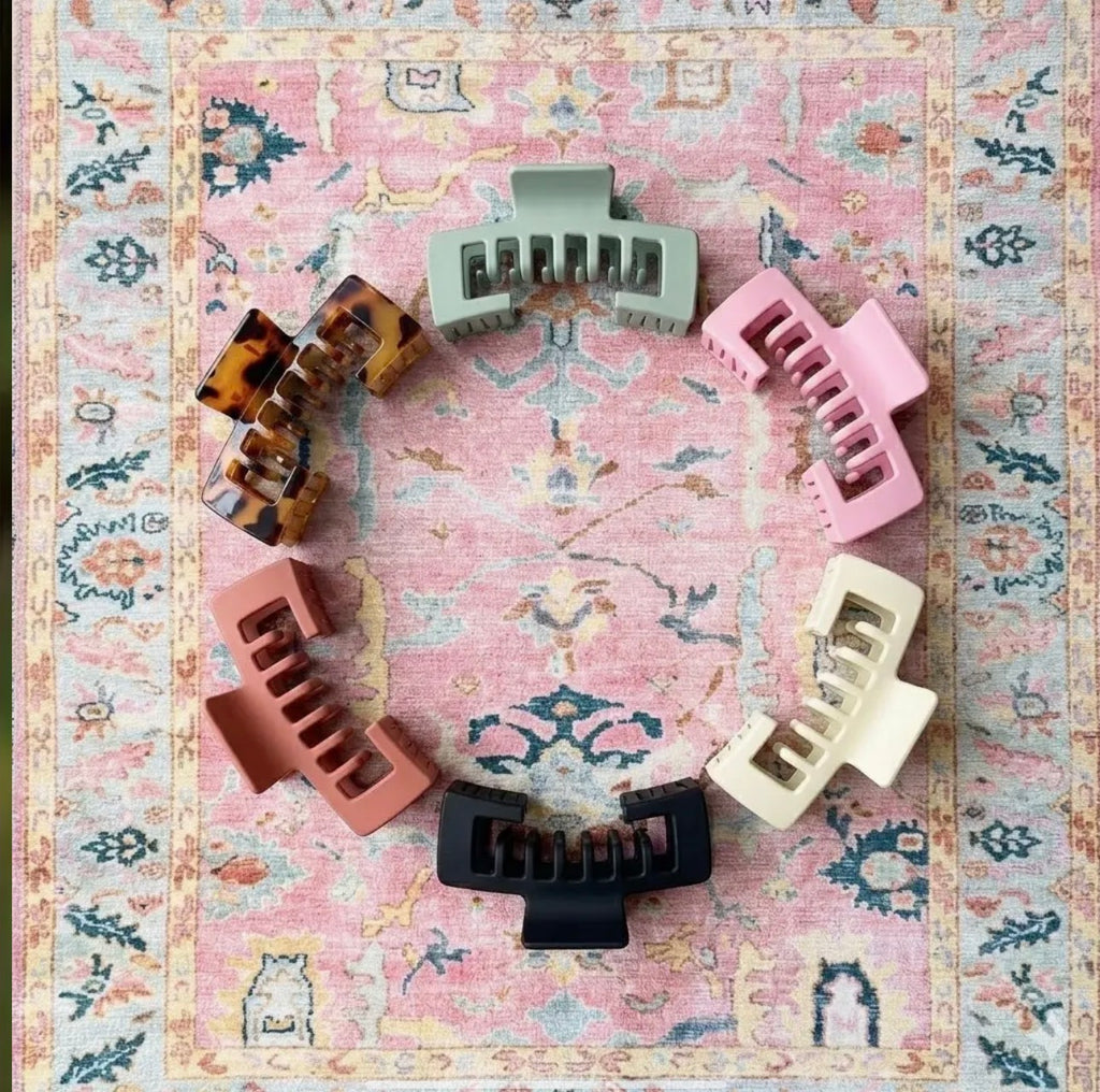 trucker-hat-claw-clips
