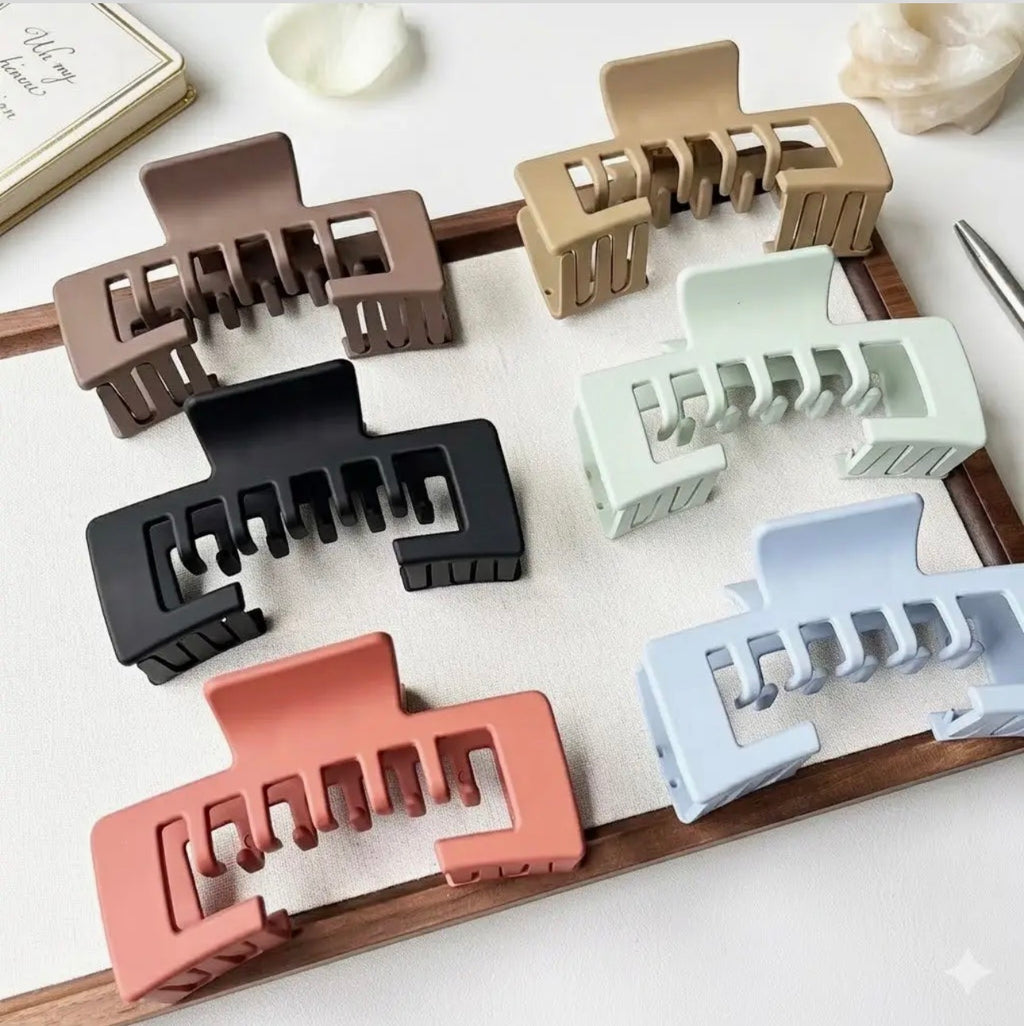 trucker-hat-claw-clips